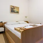 Apartman Laura *