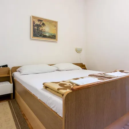Apartman Laura *
