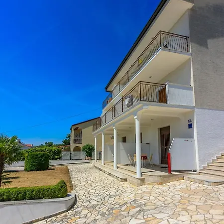 Laura Apartman *