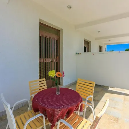 Apartman Laura *