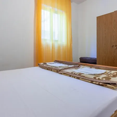 Laura Apartament