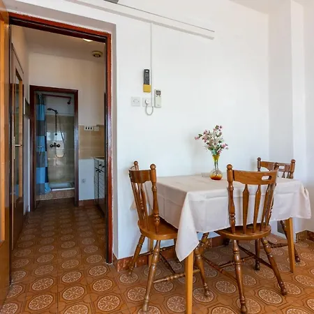 Apartman Laura *