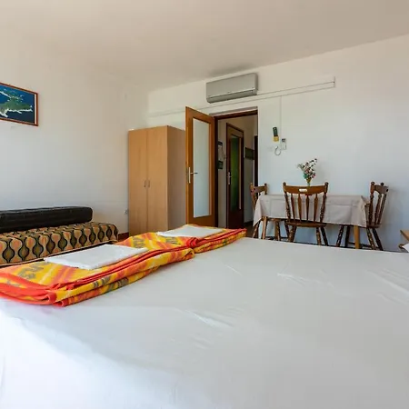 Laura Apartament